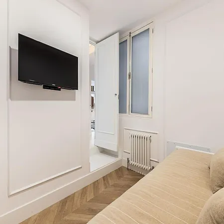 Exclusive Aristocrat Style Apartment Rome