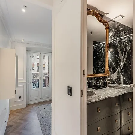 Exclusive Aristocrat Style Apartment Rome